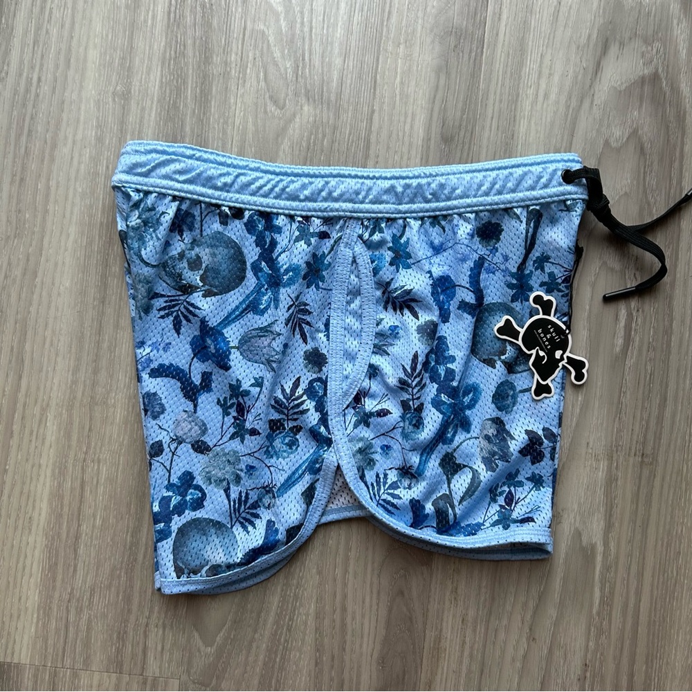Skull & Bones | Hand Painted Dutch Floral Mesh Shorts in Sky Blue (Small) - Picture 3 of 12